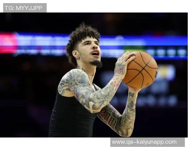 拉梅洛鲍尔因不文明手势被罚款三万五千美元引发热议