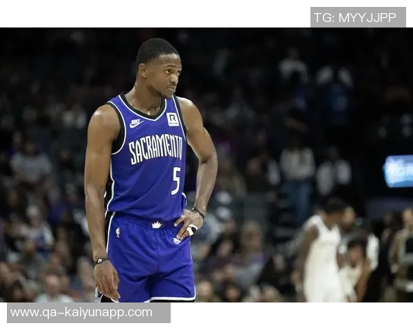 媒体人：火箭替补席确实没几个正常人了得亏末节有霍勒迪和申京