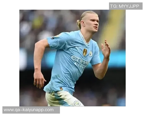 哈兰德分享休闲时光高尔夫球场上尽显运动魅力